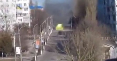 Ukrajinac snimao tenk iz zgrade, onda uslijedio napad (VIDEO)