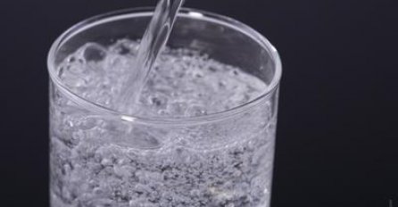 JESTE LI ZNALI:  Šta će desiti ako pijete kiselu vodu svaki dan