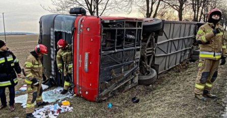 Prevrnuo se autobus s ukrajinskim izbjeglicama, među ozlijeđenima i djeca (FOTO)