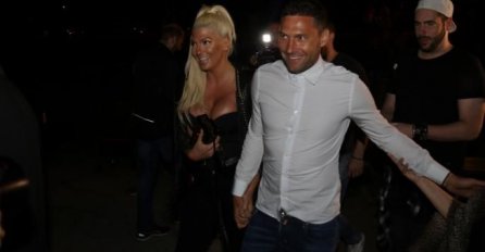 POMIRILI SE DUŠKO I JELENA KARLEUŠA, SNIMLJENI U BEOGRADU ZAJEDNO SA KĆERKAMA: Vratio se u porodični dom na Dedinju (VIDEO)