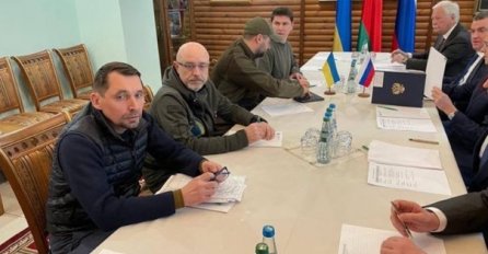 Ukrajinski pregovarač: S Rusijom smo dogovorili koridore za evakuaciju civila