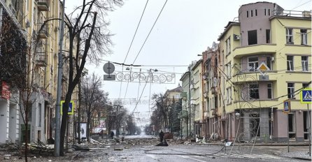 Rusi: Nastavljamo napade na Mariupolj