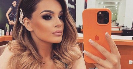 NIKO SRETNIJI! JELENA KOSTOV OBJAVILA DA JE TRUDNA: Otkrila i spol bebe, pjevačica u 3, mjesecu