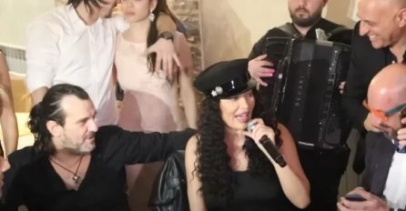 CECA SE SINOĆ  KASNO POJAVILA NA VJENČANJU SINA ACE LUKASA: Sva u crnom,  svi gledaju samo u nju (FOTO)