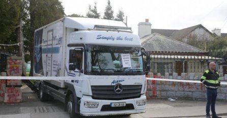 Kamionom se zabio u ogradu ambasade Rusije u Dablinu