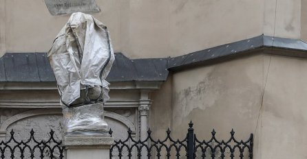 Stanovnici Lavova omataju spomenike pjenom i drugim materijalima da ih zaštite