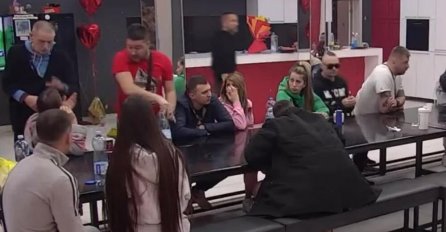 PRŠTI STAKLO NA SVE STRANE: Eksplodirao zbog nje, lomi sve po kući! Razbiću ti glavu! Svi se digli na noge (VIDEO)