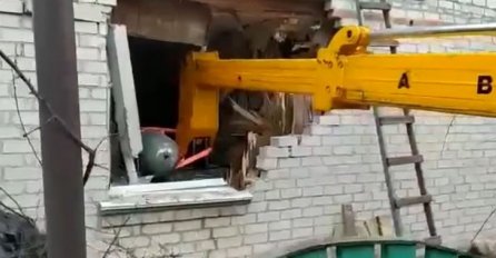 Ogromna bomba izvučena iz zgrade u Černihivu (VIDEO)
