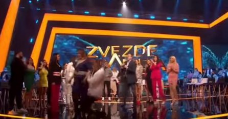 PROSUO SE NA SCENI KAO POKOŠEN: Pad voditelja Granda postao HIT NA DRUŠTVENIM MREŽAMA (VIDEO)