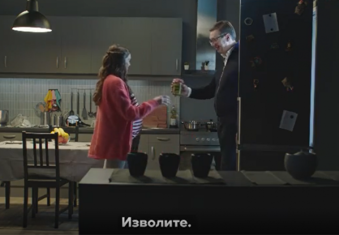 Novi predizborni spot SNS-a: Vučić doslovno iskače iz frižidera