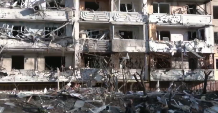 Najmanje jedna osoba poginula, a tri ranjene u padu projektila na Kijev