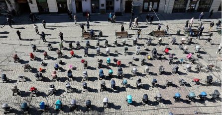 Na trgu u Lavovu je 109 praznih kolica: Evo šta predstavljaju (FOTO)