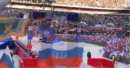 Ruska televizija naglo prekinula Putinov govor na stadionu. Pogledajte snimku