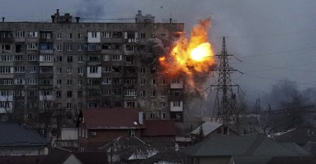 Rusija: Stežemo obruč oko Mariupolja. Gradonačelnik: U centru su, napadaju tenkovima