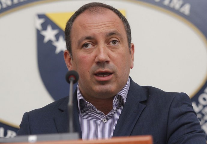 Crnadak: Dodik danas ima razlog za slavlje, ali u oktobru ide u opoziciju