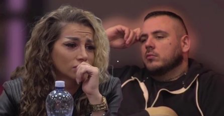 DALILA RONILA SUZE - CAR USTAO ZA CRNIM STOLOM I REKAO OVE RIJEČI: Slomila se 