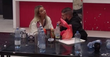 "ŽENIM TE", DEJAN IZJAVIO LJUBAV ALEKSANDRI - A POGLEDAJTE NJU: Nije bila svjesna da je kamera snima (VIDEO)