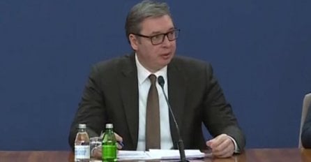 VUČIĆ SE VEČERAS OBRATIO GRAĐANIMA SRBIJE: "Tražili su nam da priznamo nezavisnost Kosova, Srbija na to ne pristaje"