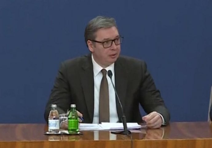 VUČIĆ SE VEČERAS OBRATIO GRAĐANIMA SRBIJE: "Tražili su nam da priznamo nezavisnost Kosova, Srbija na to ne pristaje"