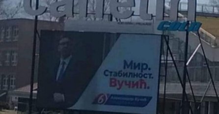 Uklonjen promotivni plakat Aleksandra Vučića koji je bio postavljen u bh. gradu