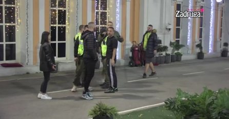 NAKON DEJANA I FILIP CAR SKOČIO NA NJEGA: Žestoki haos u dvorištu, OBEZBJEĐENJE IH JEDVA DRŽI (VIDEO)