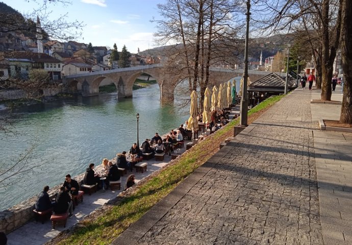 BIHAMK: Zbog radova na održavanju semafora u Konjicu, saobraća se usporeno, jednom trakom