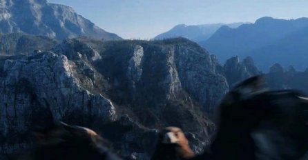 Pogledajte trenutak kad ptica udara u dron (VIDEO)