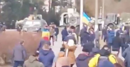 Rusi zauzeli grad kod Černobila, Ukrajinci izašli na ulice sa zastavama