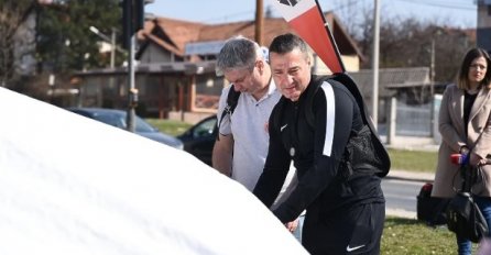 Davor Dragičević postavio šator ispred Tužilaštva BiH, namjerava tu ostati do daljnjeg