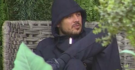 GRUJA KUKA NA SAV GLAS NAKON ŠTO SU MU STIGLI PAPIRI OD ADVOKATA! Pjevač očajan zbog svega: Ne zaslužujem NIKOG i NIŠTA! (VIDEO)