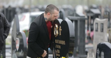 6 GODINA OD SMRTI JELENE MARJANOVIĆ - ZORAN DOŠAO NA GROBLJE: Evo šta je imao u rukama 