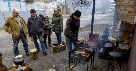 Ukrajina tvrdi: Naši građani su ruske vojnike počastili otrovanim kolačima