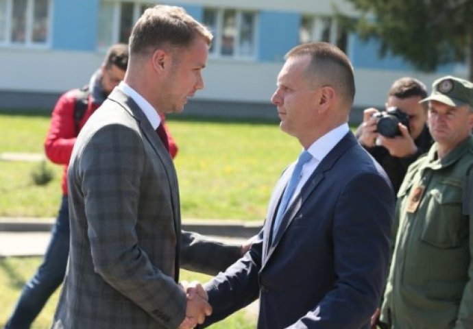 Nekad se tukli, sada se srdačno rukuju: Palo pomirenje Lukača i Stanivukovića?