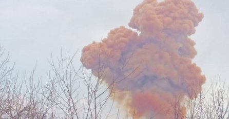 Rusi pogodili rezervoar sa azotnom kiselinom, širi se oblak otrovnog dima