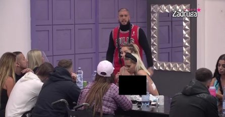 DEJAN DOBIO 1 PITANJE - "ZAŠTO TI SE ALEKS GADI?": On ustao i rekao ove riječi, ona se crvenila 