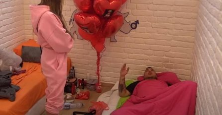 "NIKAD TE NISAM VOLIO", CAR PRIREDIO DALILI HLADAN TUŠ: Evo šta joj je rekao, šok