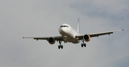 Avion se prepolovio prilikom slijetanja (VIDEO)