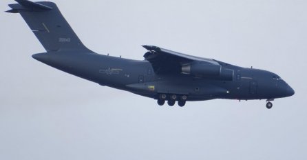 U Srbiju sletjelo šest kineskih vojnih aviona: Da li su nosili Vučićevo "najmoćnije" oružje?