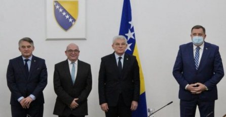 Sir Peach upozorio Dodika i Cvijanović: Na opasnom ste putu