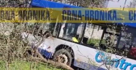 Sudar autobusa i automobila u Sarajevu: Jedna osoba poginula, 2 povrijeđene