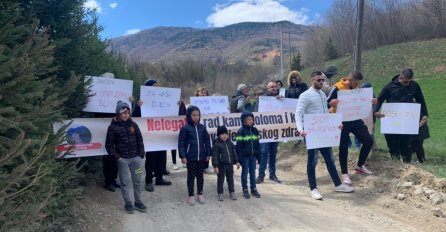 Veš ne iznose na balkon, vozila peru svaki dan, guši ih prašina sa Kamenoloma