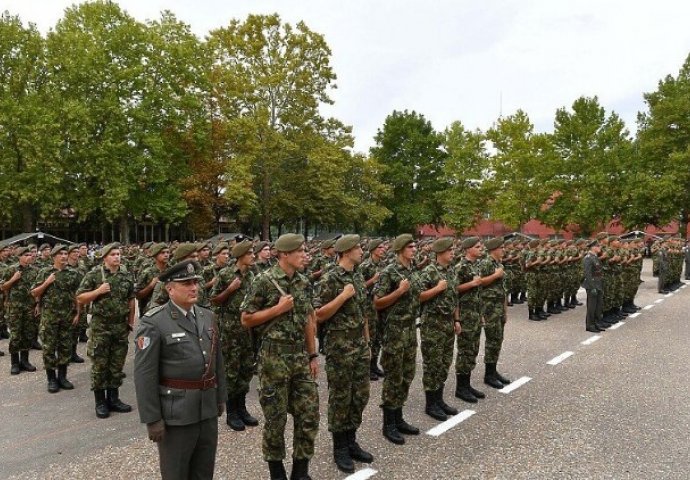 U Srbiji pozivaju na dobrovoljno služenje vojnog roka, kandidate čeka i novac