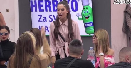 TENZIJA DOSTIGLA VRHUNAC! BUKTI RAT DALILE I ANĐELE: Sasule sve jedna drugoj u lice, HAOS