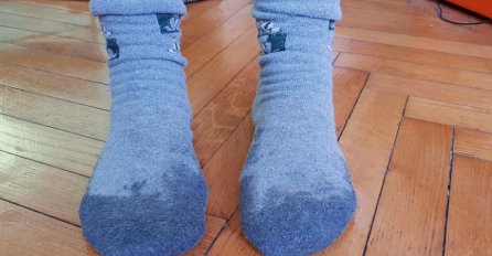 OBUKLA JE MOKRE ČARAPE I LEGLA U KREVET: Evo šta joj se ujutro desilo! OVO VRIJEDI PROBATI 