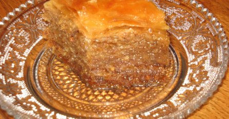 PRAVA TRADICIONALNA BAKLAVA KOJA ĆE SVE ODUŠEVITI : Nestaje za tren oka ( RECEPT)
