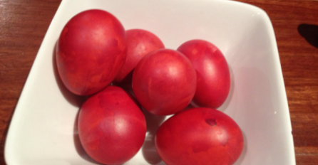 ZAŠTO SE ZA USKRS FARBAJU BAŠ JAJA I ZAŠTO ČUVARKUĆA MORA BITI CRVENE BOJE: Evo kakva simbolika se krije iza svega!