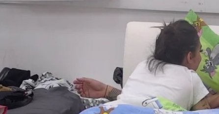 OPAAAA - MINA DOČEKALA SVOJU PRILIKU: Uvukla se odmah pored njega (FOTO)