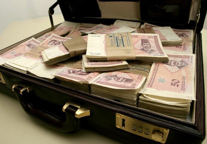 1 ZNAK ĆE PLIVATI U NOVCU U AUGUSTU: Da li ste to baš vi?