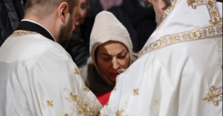 CECA RAŽNATOVIĆ U HRAMU SVETOG SAVE : I ove godine pjevačica je ispoštovala tradiciju ( FOTO)