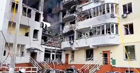 Ovo su snimke pogođenih stambenih zgrada u Odesi. Ukrajina najavila istragu ( VIDEO)
